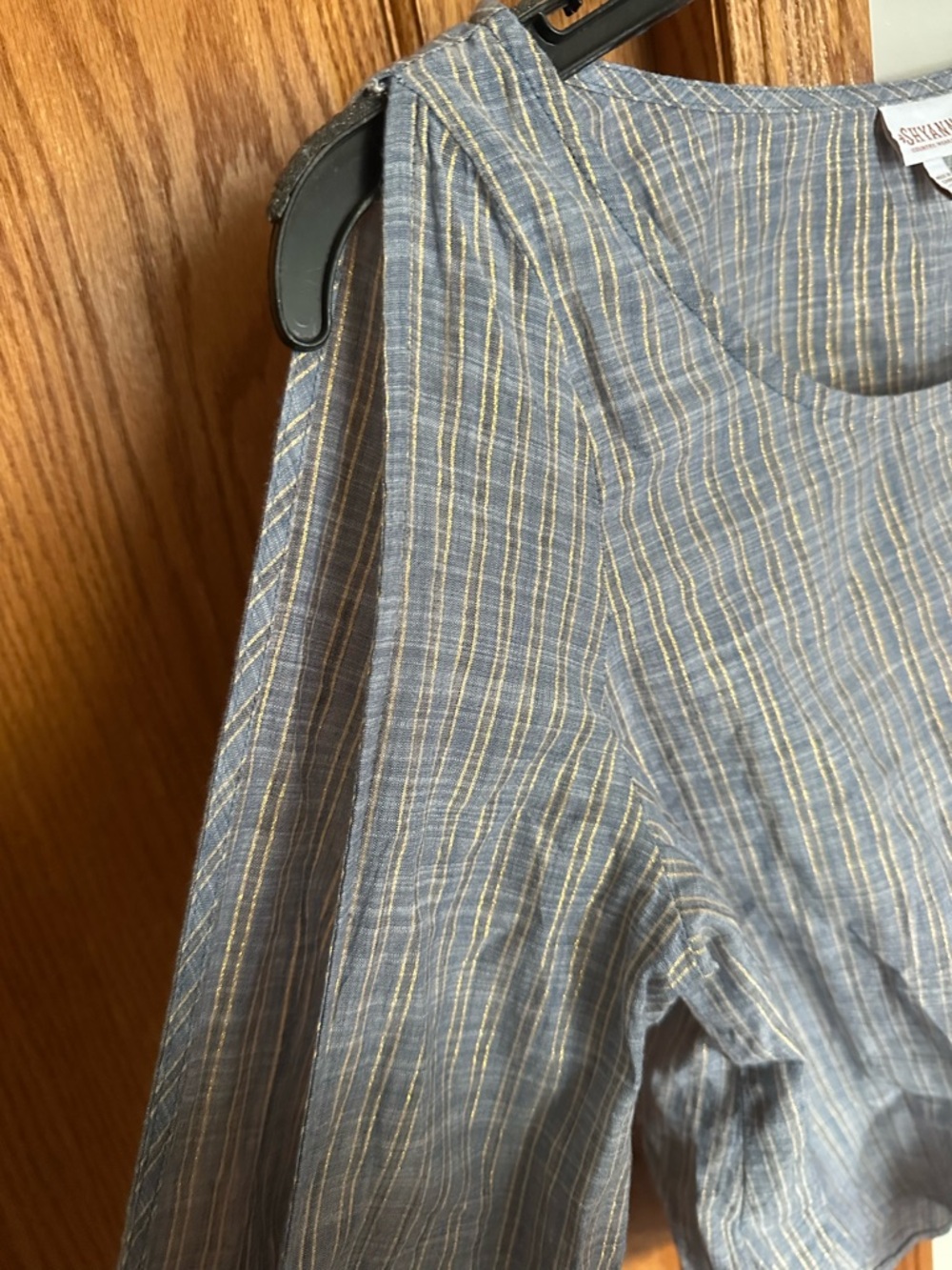 ✨like new!✨Shyanne Blue Striped Women's Blouse - Picture 4 of 7